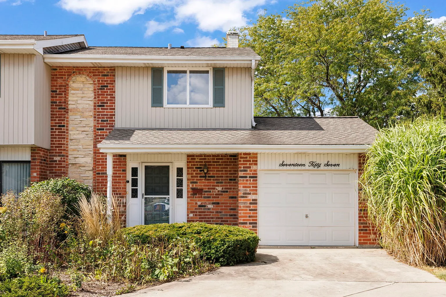 1757 Warwick Ct photo 1