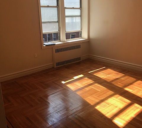 5th image of 14125 Northern Blvd APT C19