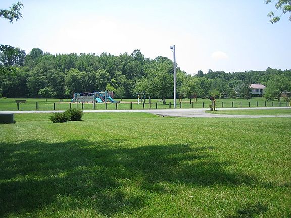 Gorgeous Park faces the House