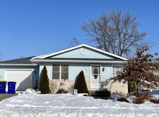 860 W Zeller St, North Liberty, IA 52317