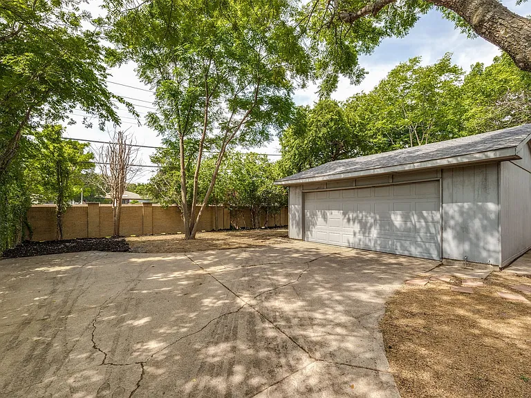 433 Sandy Trl — Photo 18