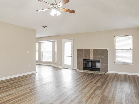 5th image of 819 Richmond Ct