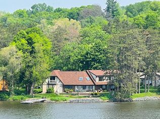 918 Sallys Aly N, Hudson, WI 54016