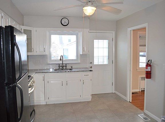 3rd image of 322 Kingsland Ave #1