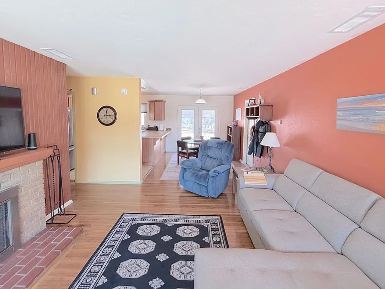 3200 California St NE — Photo 3