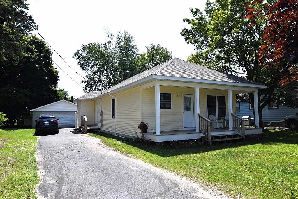 108 Saint Marys Dr, Charlevoix, MI 49720 MLS 78080008942 Zillow