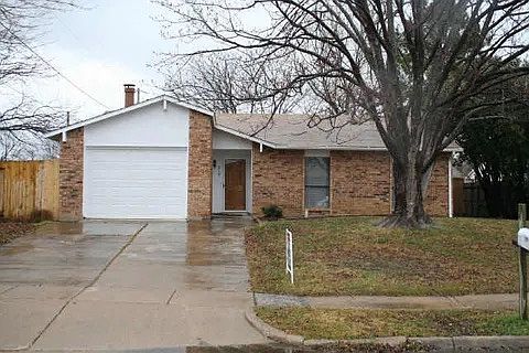 5th image of 819 Levelland Dr