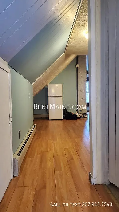 Studio, $800 — Photo 2