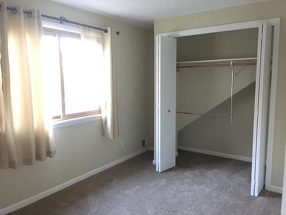 5th image of 2585 Herschel St