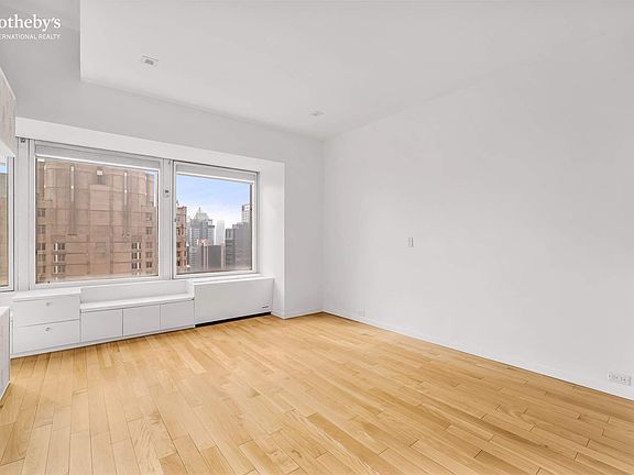3rd image of 150 W 56th St APT 4809