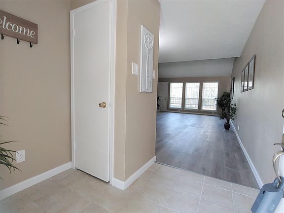 2nd image of 9519 Keegans Wood Dr