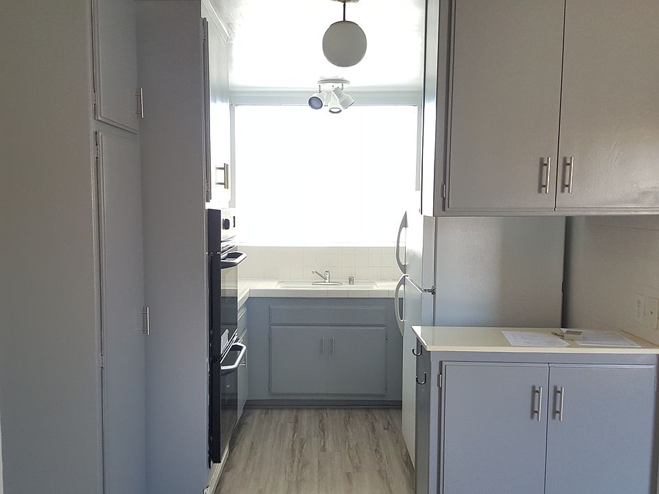 1st image of 5429 Newcastle Ave APT 307