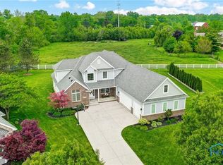 9748 Fairmeadows Ln, Whitehouse, OH 43571
