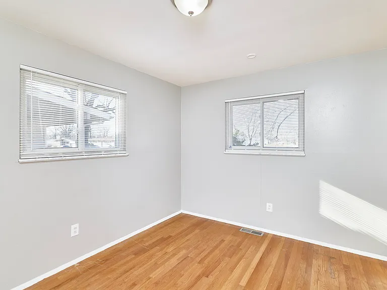 495 Versailles Dr — Photo 15