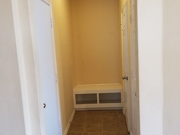 4th image of 806 Green Meadow Dr