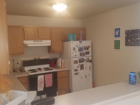 5th image of 2412 N Peach Ave APT 1