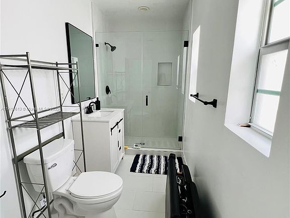 4th image of 1521 Euclid Ave APT 7