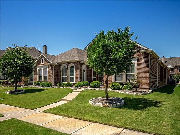 2nd image of 2920 McGregor Dr