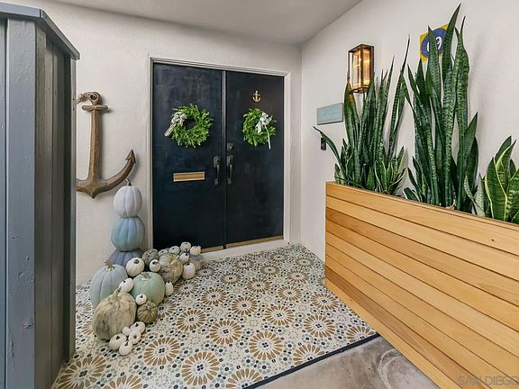 4th image of 69 Antigua Ct