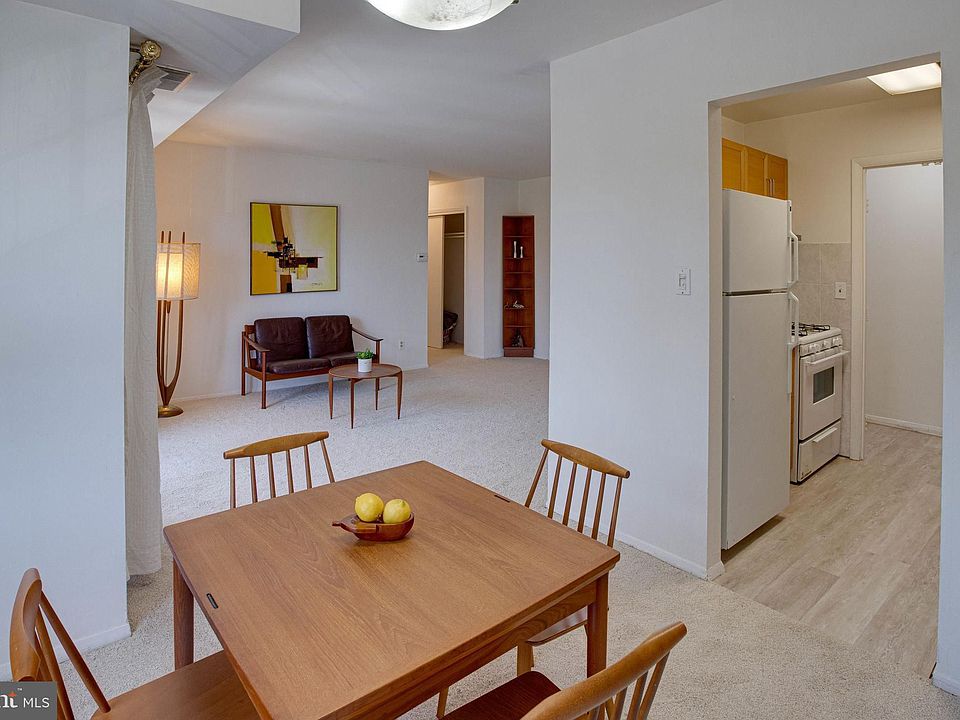 1st image of 3945 Lyndhurst Dr APT 301