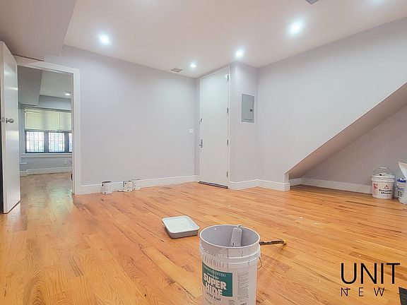 3rd image of 586 Bainbridge St #1C
