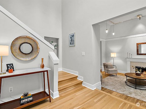 2nd image of 1740 Bellevue Way NE
