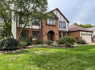 482 Herbert Rd, Akron, OH 44312