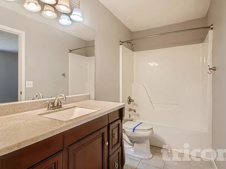 128 Royal Garden Dr — Photo 3