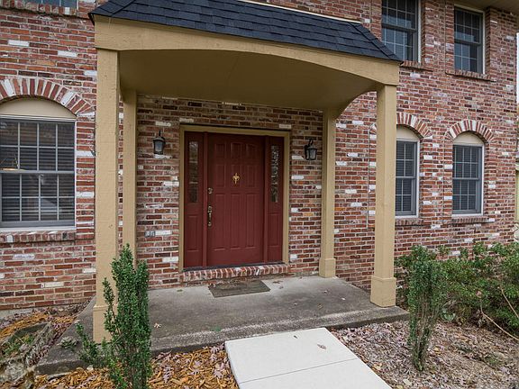 3rd image of 916 Cari Ann Dr