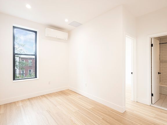 4th image of 378 Kosciuszko St #4