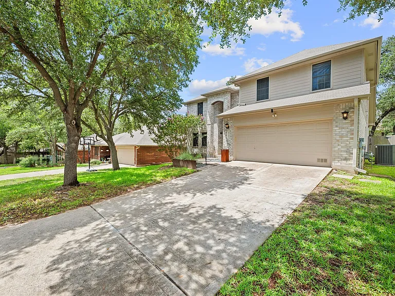 5707 Marchmont Ln — Photo 2