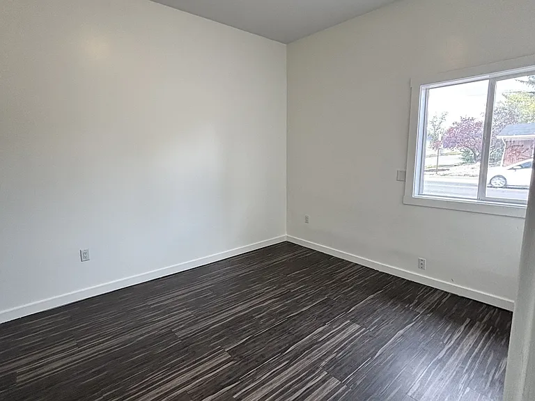 486 Whittier St — Photo 2