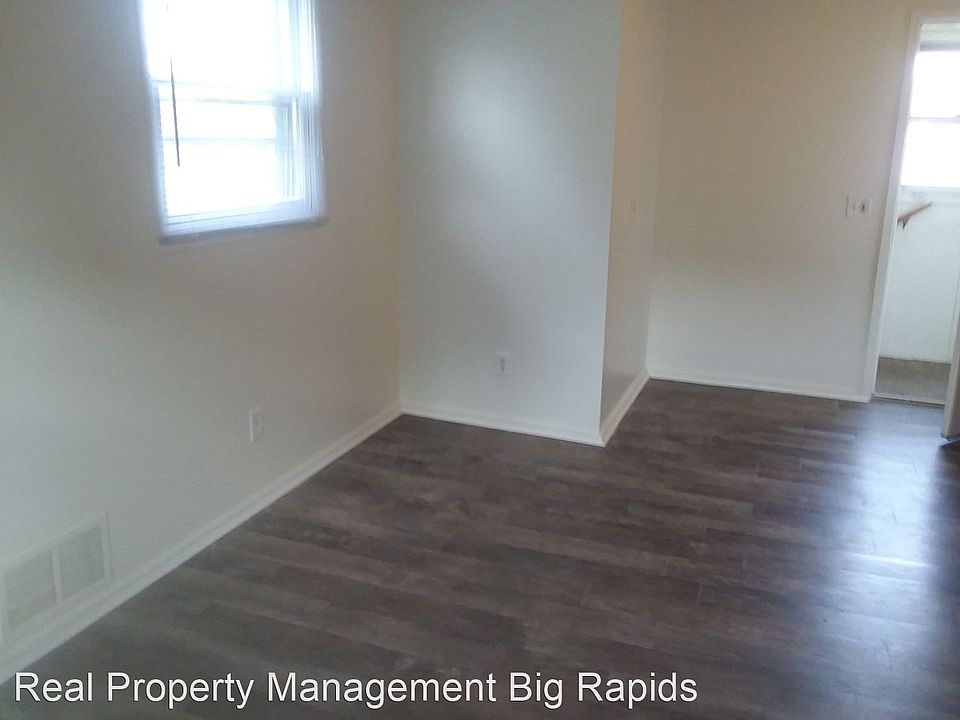 2nd image of 313 N Michigan Ave #6690055