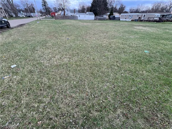 3002 Root Ave NE, Canton, OH 44705