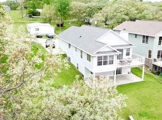8472 Lakeshore Dr, Dexter, IA 50070