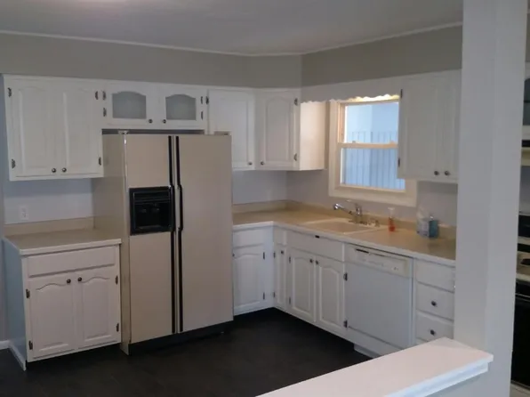 2 W Englewood Ave, New Castle, PA 16105