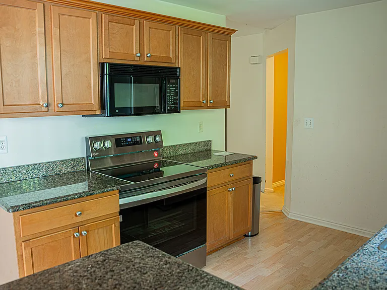1868 Maple Park Dr W — Photo 5