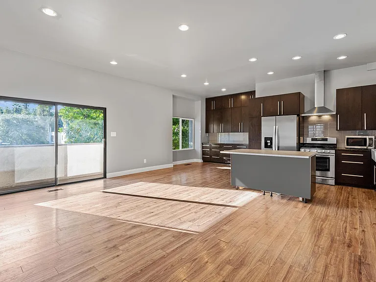 5275 Reservoir Dr — Photo 3