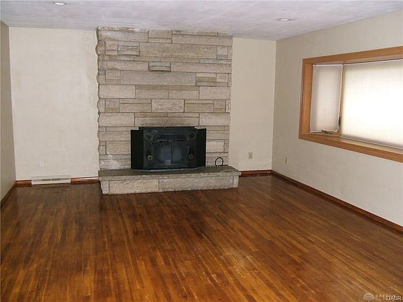 3rd image of 7971 Claude St
