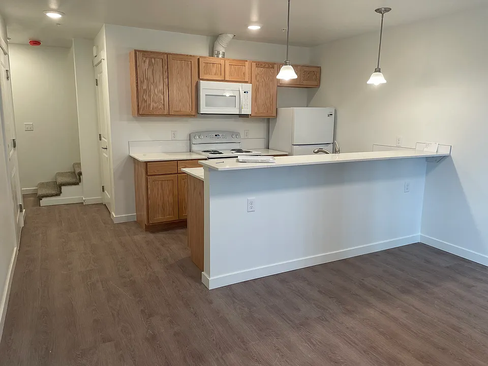 609 N Water St #404