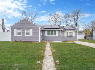 13 Poplar St, Central Islip, NY 11722