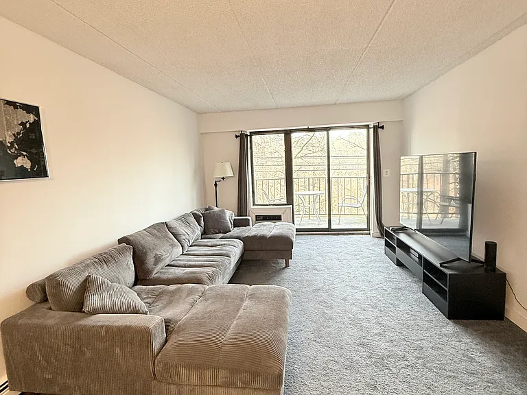 560 Halstead Ave #3J — Photo 3