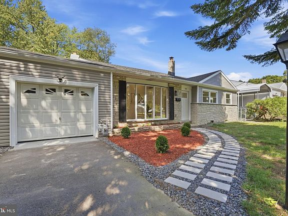 2nd image of 210 Newtown Rd