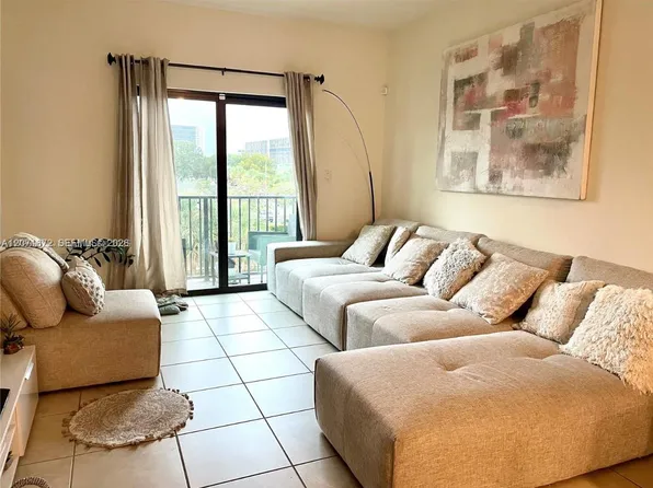 8201 NW 41st St #D-302, Miami, FL 33166