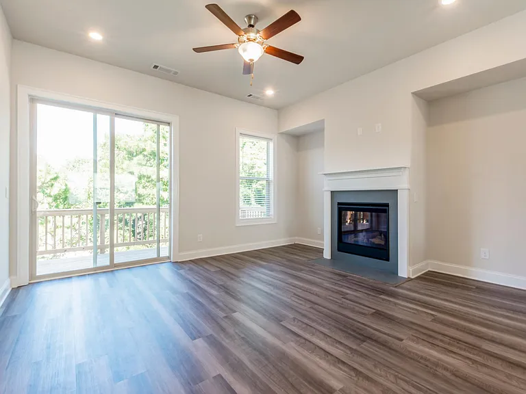 1662 Mountain Top Ln — Photo 3
