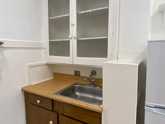 2nd image of 2339 California St #7