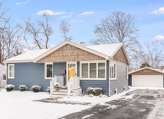 4th image of 6661 Maple Lane Dr