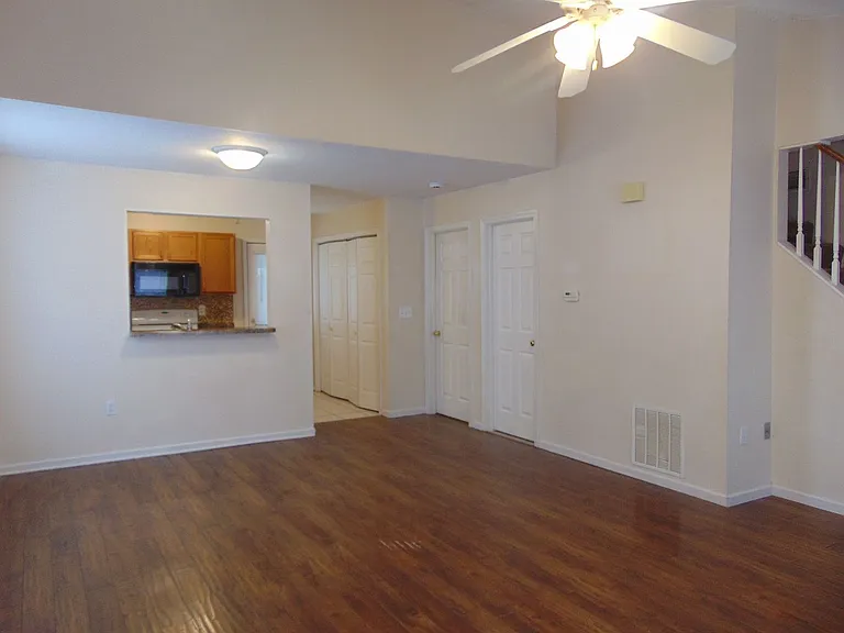 1709 N Lakewood Dr — Photo 3