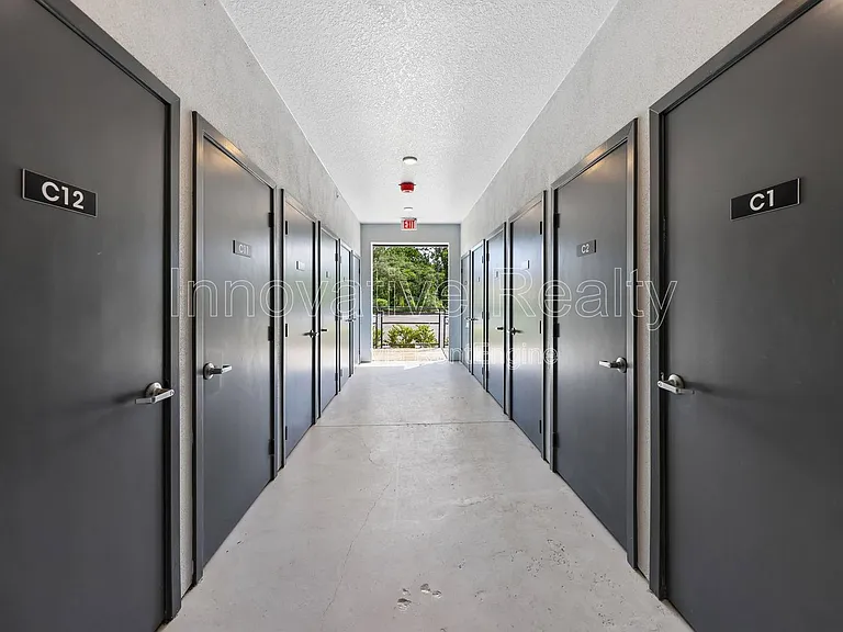 Las Palmas Apartments — Photo 33