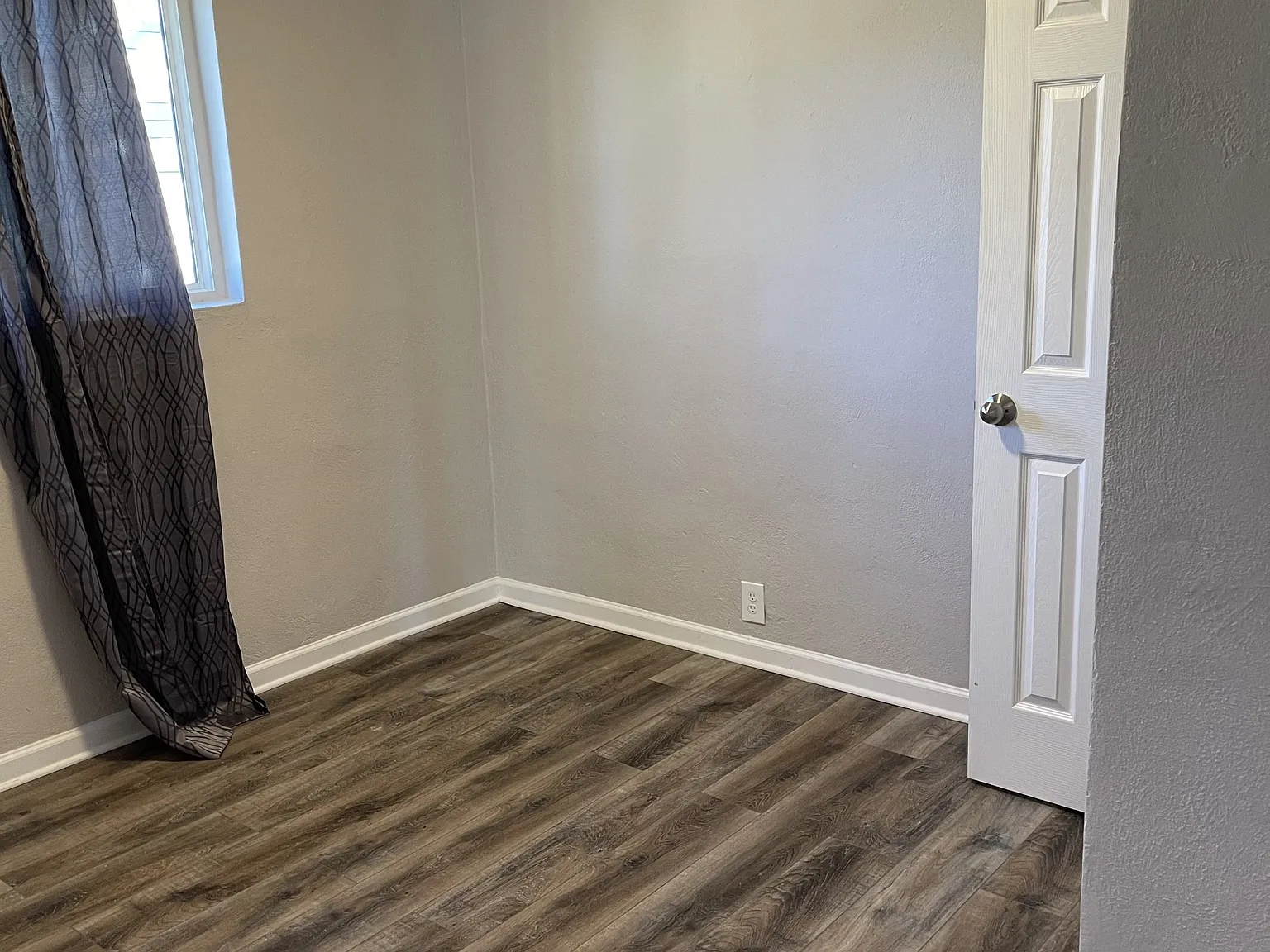 865 Fox St — Photo 4